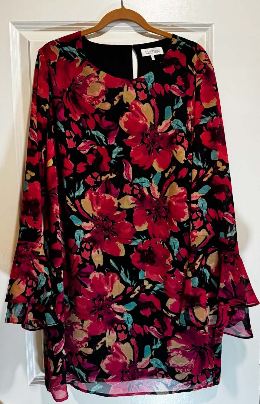 Leyden Floral Bell Sleeve Mini Dress Size XL